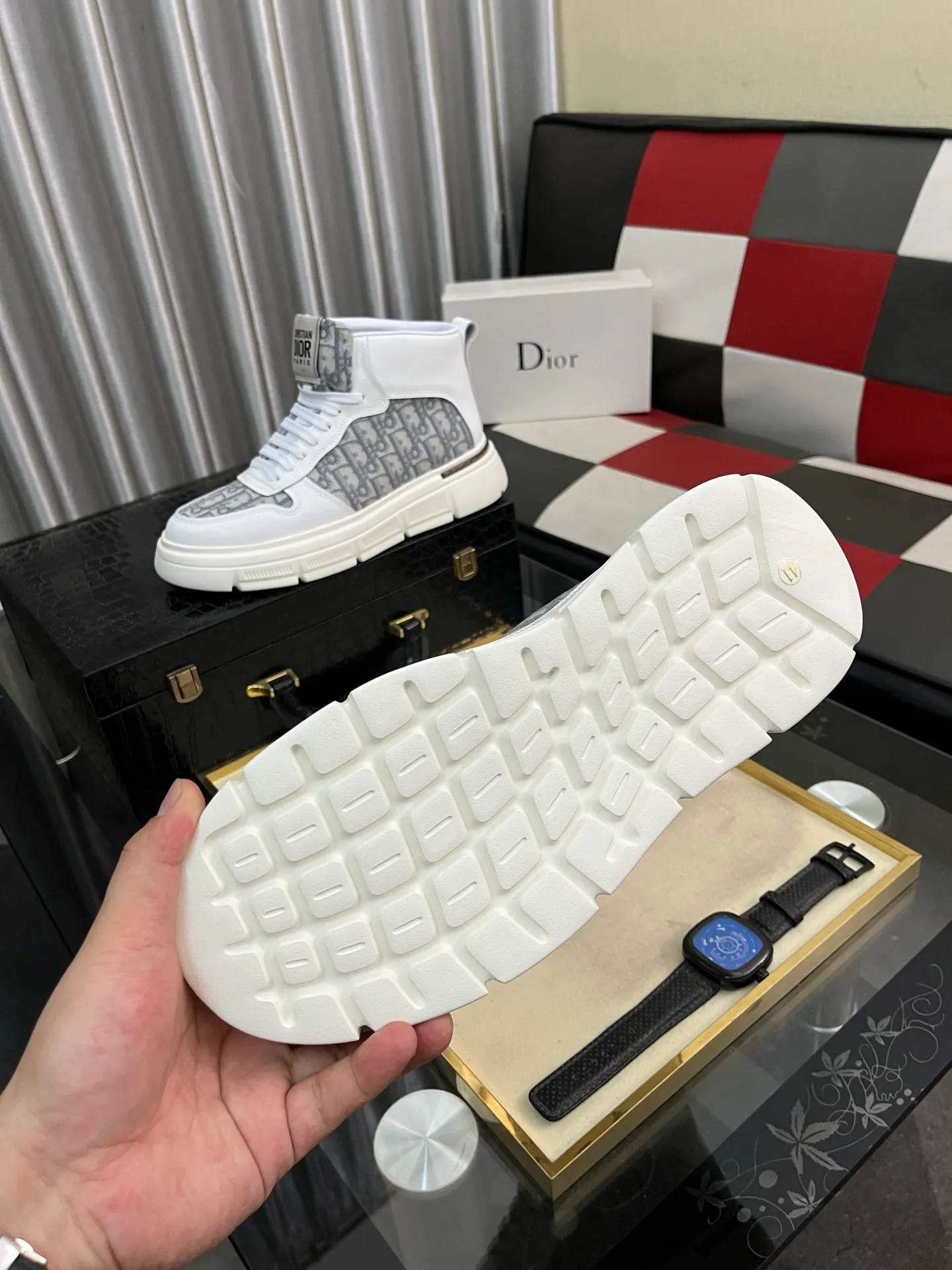 Men's shoes💰420⌚️⌚️[Dior] Dior's new men's genuine leather casual shoes, the highest version on the market, any comparison is welcome🆚! The original leather has excellent texture and is super high-end! Fetal sheep net lining imported from Italy, removable pad! Luxurious materials and fine workmanship, highly recommended! Code number: 38-442️⃣Colors available